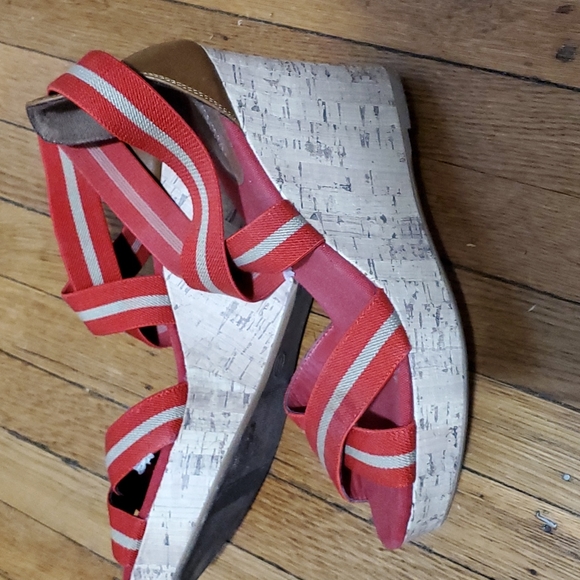 Target brand Merona red & cream ladies wedge sandal, size 11 - Picture 3 of 8